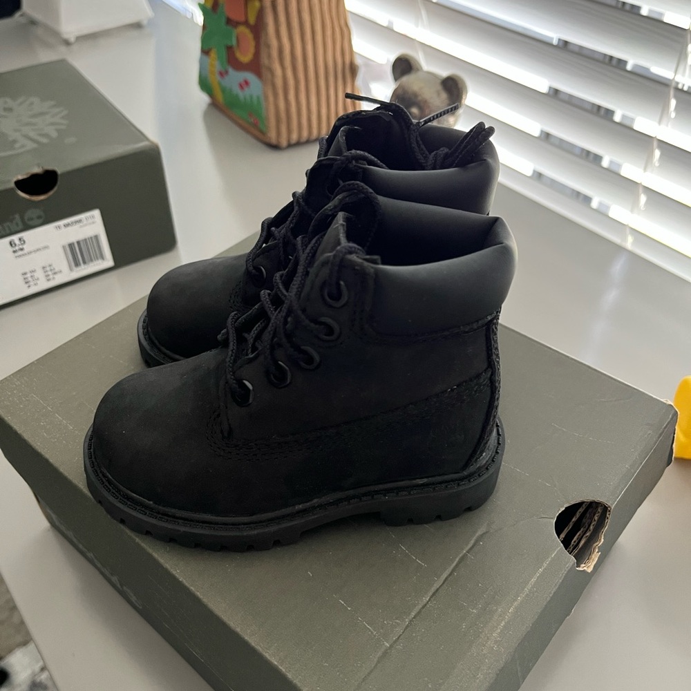 Timberland Toddler Black Nubuck boots SIZE 6